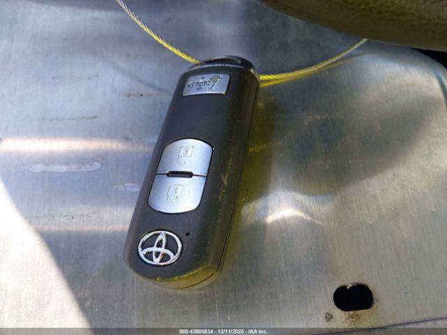 Toyota Yaris Le Image 11