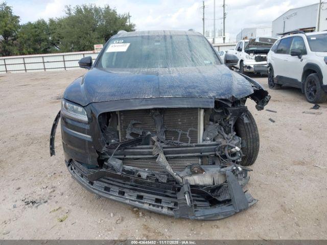 Lincoln Nautilus Standard Image 3