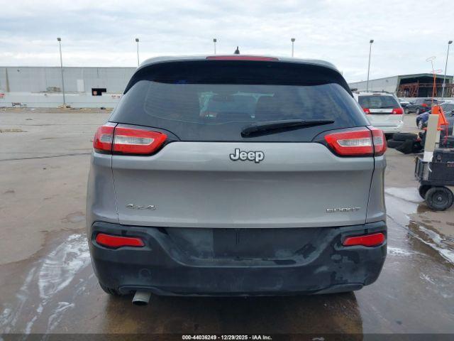 Jeep Cherokee Sport Image 16