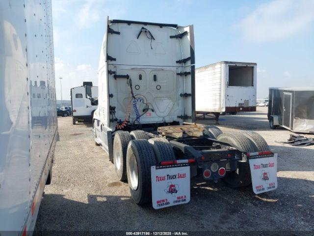 Freightliner Cascadia 125 Image 2