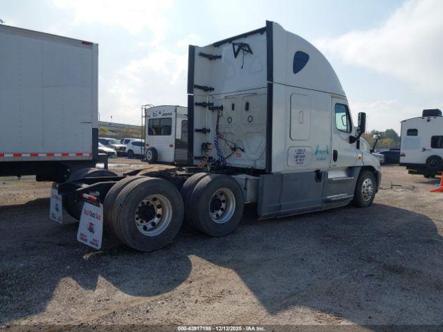 Freightliner Cascadia 125 Image 8