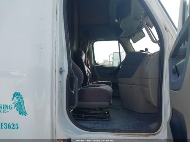 Freightliner Cascadia 125 Image 15