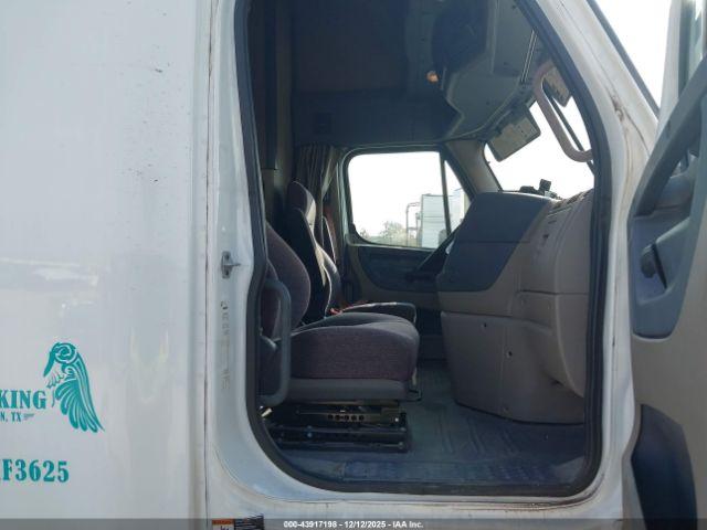 Freightliner Cascadia 125 Image 15