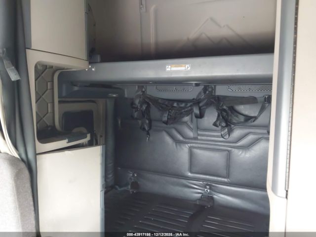 Freightliner Cascadia 125 Image 9