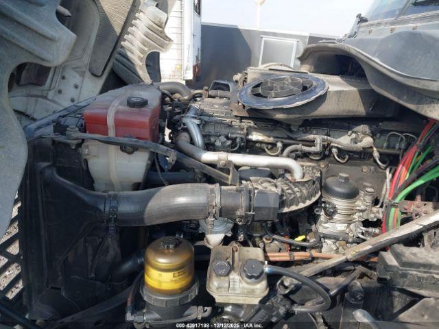 Freightliner Cascadia 125 Image 19