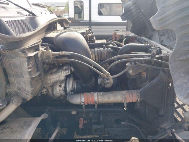 Freightliner Cascadia 125 Image 13