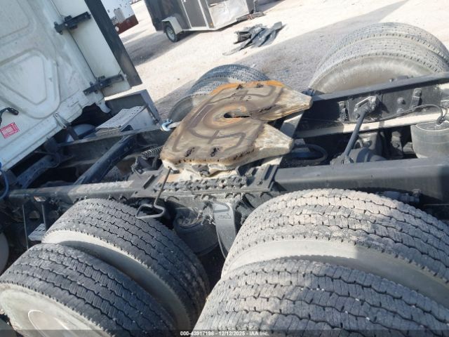 Freightliner Cascadia 125 Image 17