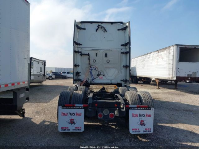 Freightliner Cascadia 125 Image 4