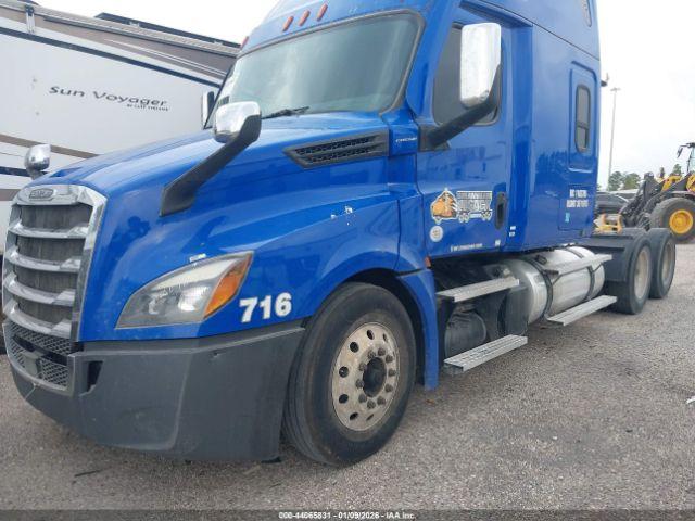 Freightliner New Cascadia 126 Image 8