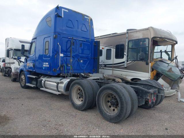 Freightliner New Cascadia 126 Image 3