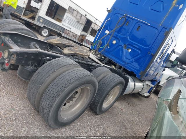 Freightliner New Cascadia 126 Image 14