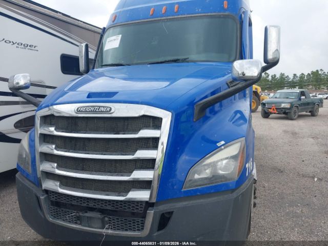 Freightliner New Cascadia 126 Image 11