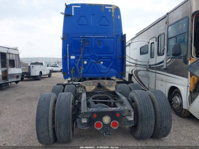 Freightliner New Cascadia 126 Image 15